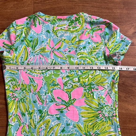 Lilly Pulitzer Women’s XS Seashell Vneck Michele Coconut Grove Floral Bright Top - Picture 4 of 8
